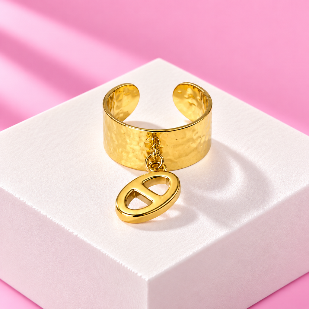 Bague Romy anneau martele breloque acier inoxydable dore – Mgx Bijoux